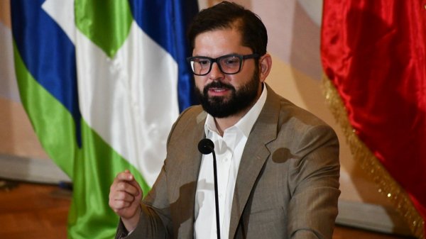Boric por cambio de gabinete: "No hay competencia entre el Socialismo Democrático y Apruebo Dignidad"
