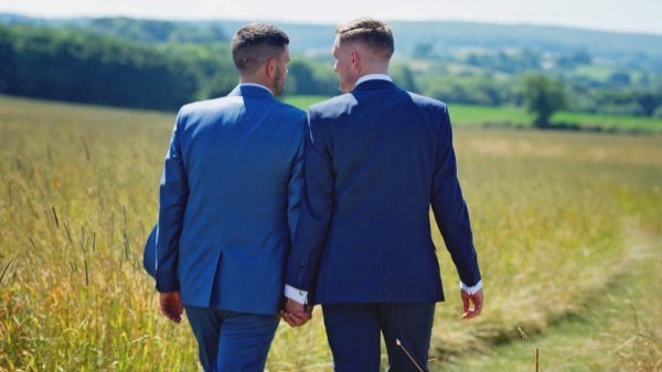 Movilh por matrimonio igualitario: 75% de las parejas homosexuales dice que mejoró su calidad de vida
