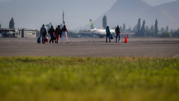 Denuncian llegada de vuelos chárter con "niños, niñas y adolescentes" de otros países
