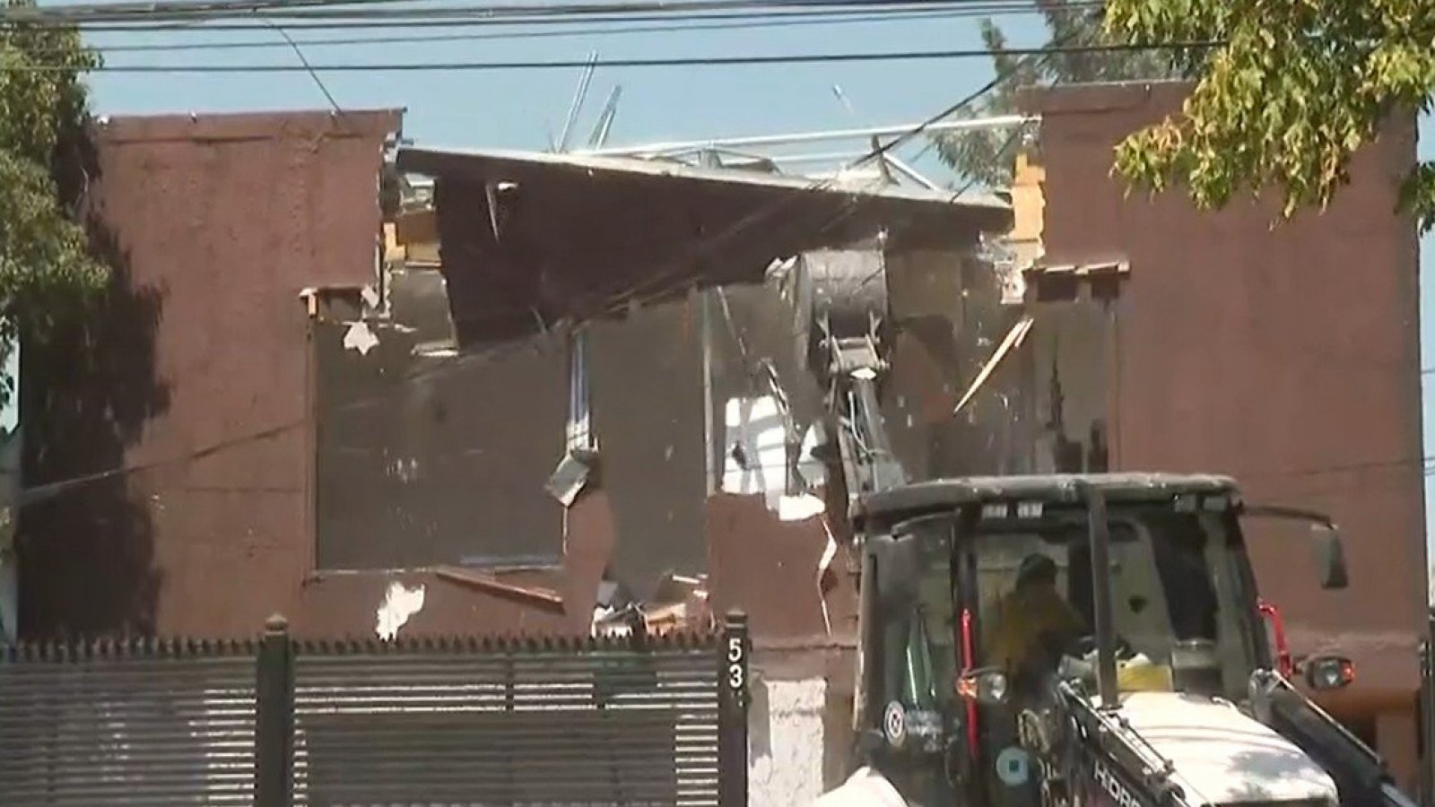 ¿Son efectivas las demoliciones de las "casas narco"?

