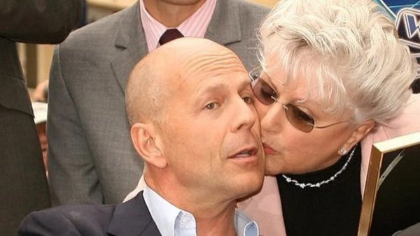 Preocupación por salud de Bruce Willis: ya no reconocería a su madre
