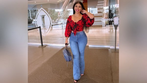 Profesora y modelo de OnlyFans comparte mensajes que le envían padres de alumnos
