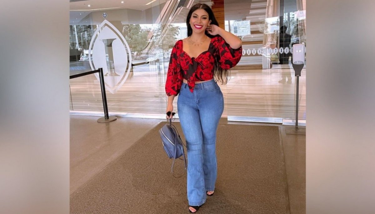Profesora y modelo de OnlyFans comparte mensajes que le envían padres