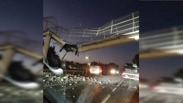 Camión choca y destruye pasarela en plena Ruta 5 Sur
