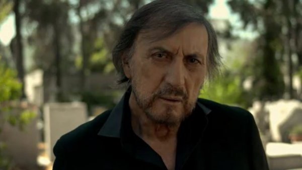 La aparición de Carlos Pinto en el cementerio
