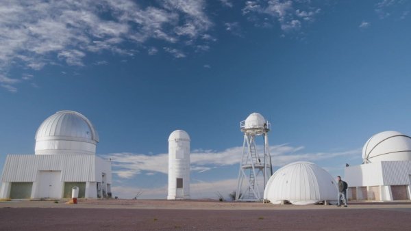 Hijos de las estrellas - T3E3 | Megaestructuras que apuntan al infinito
