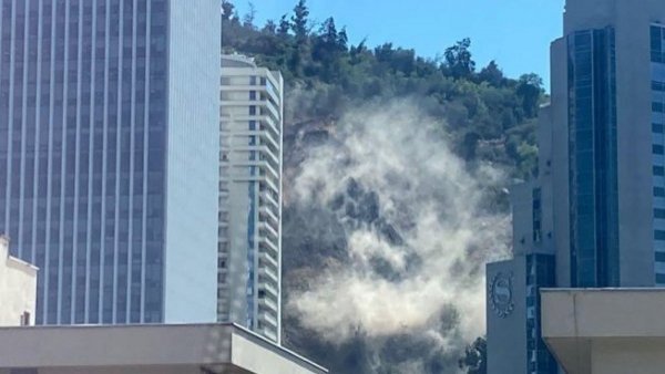 Temblor en zona central provocó desprendimiento de tierra y rocas en Cerro San Cristóbal
