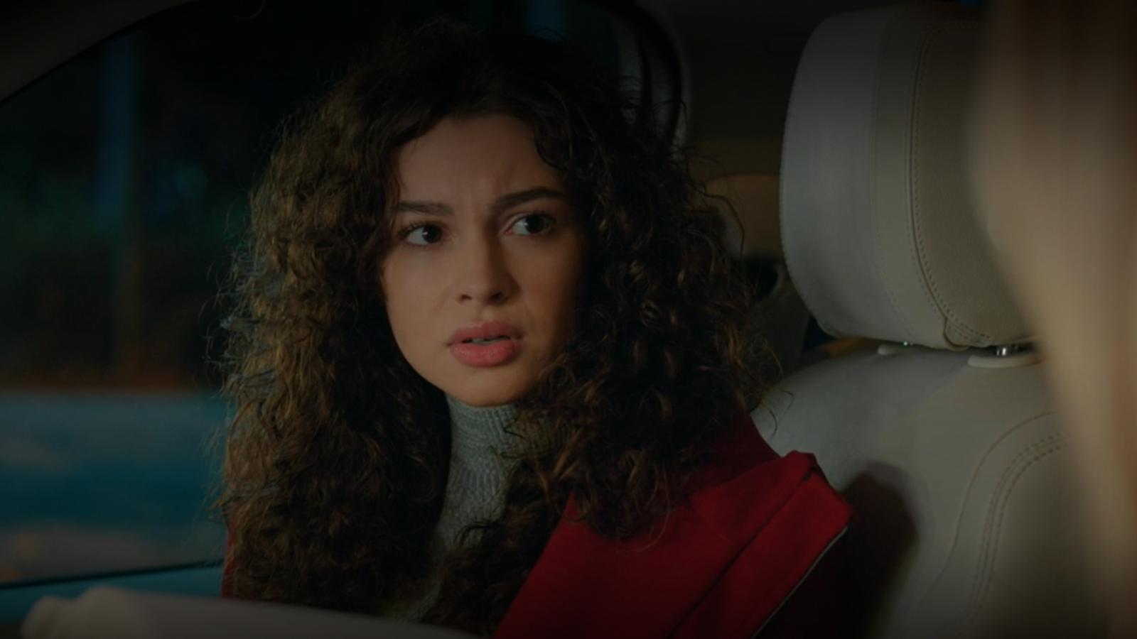 La madre de Sarp intenta sobornar a Asiye
