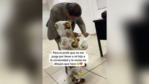"Vocación y humanidad": profesor universitario 'revisa' dibujos del hijo de alumna en plena clase