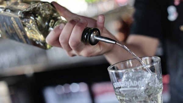 Superó al peruano: pisco chileno se ubica entre los 50 mejores licores del mundo

