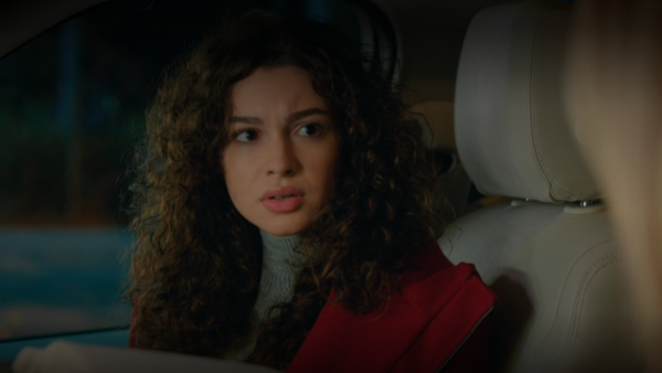 La madre de Sarp intenta sobornar a Asiye
