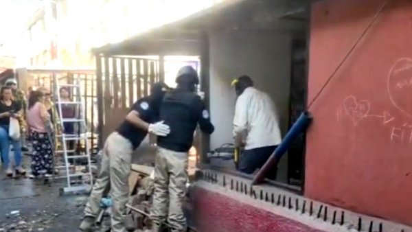 Así fue el operativo por demolición de "casa narco"
