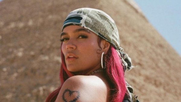 "Un desamor te puede destruir la vida": Karol G rompe el silencio tras su ruptura con Anuel AA
