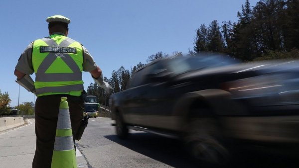 Hombre que empujaba auto en panne muere atropellado en Ruta 68
