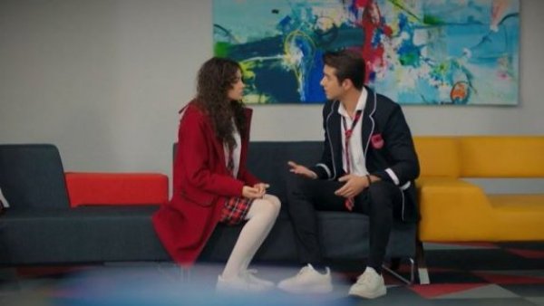 Doruk se molesta con Asiye
