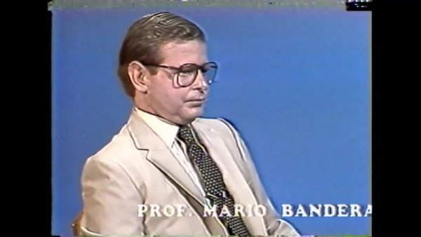 Usted no lo diga junto al profesor Mario Banderas
