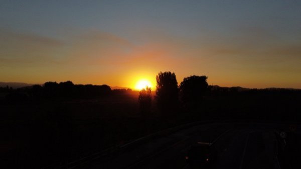 Días cada vez más cortos: a qué hora amanecerá y oscurecerá en Chile
