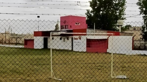 Conmoción en Argentina: adolescente de 13 años murió mientras jugaba fútbol
