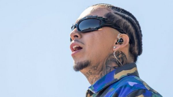 Young Cister sorprende a sus seguidores con “Regalona”
