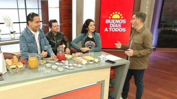 Equipo del "Buenos Días a Todos" se toma el inicio de nuestro matinal

