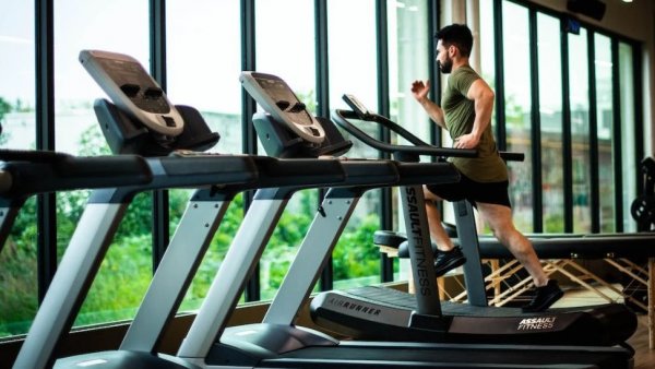 ¿Cómo volver a la rutina deportiva sin morir en el intento?
