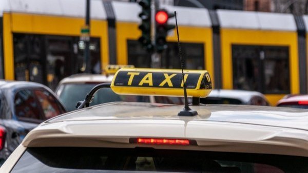 Taxista agredió con un palo a pasajera que le pidió bajar el volumen de la música en Argentina
