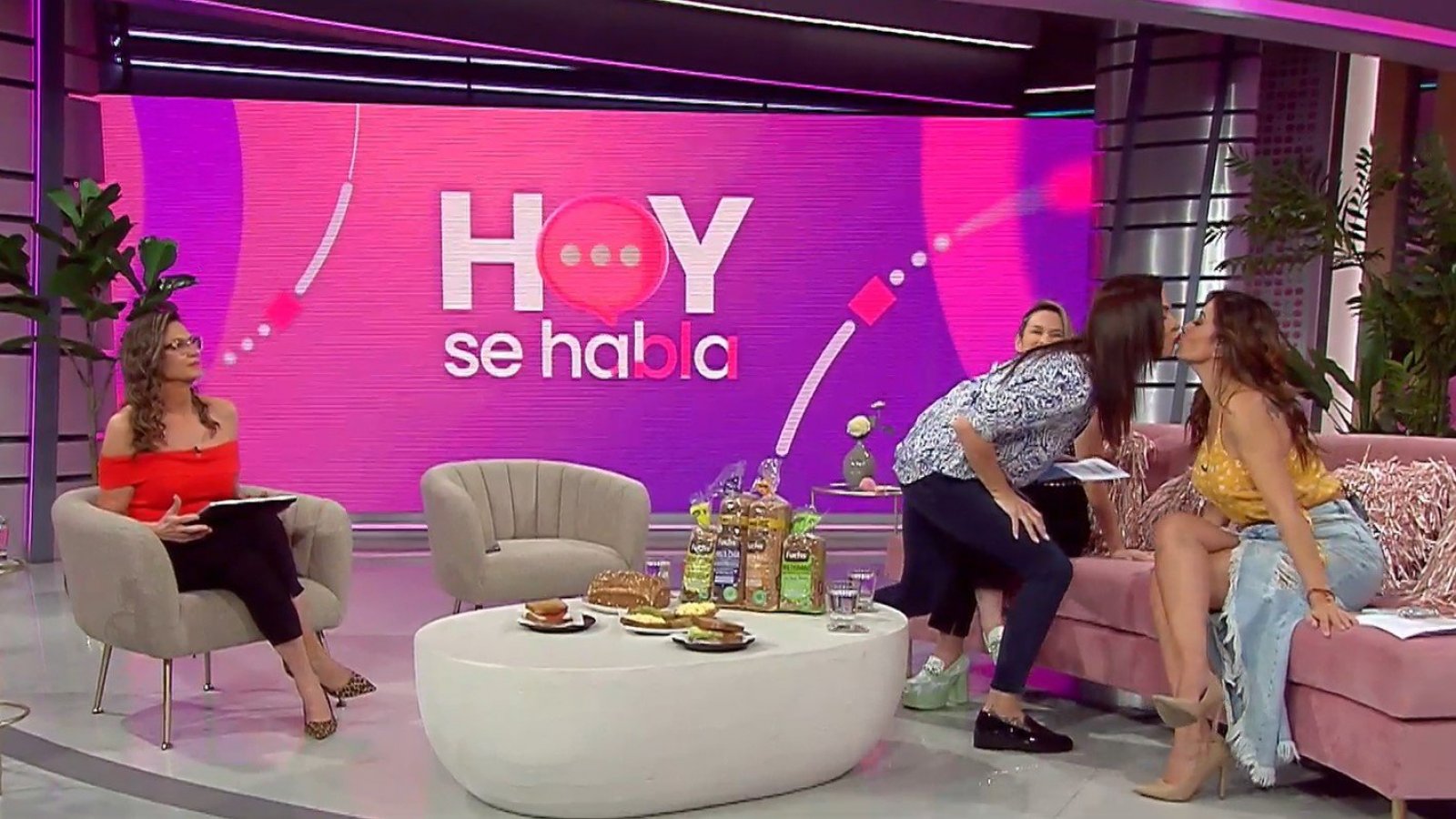 Con piquito incluido: Celebramos el día internacional del beso en "Hoy se Habla"
