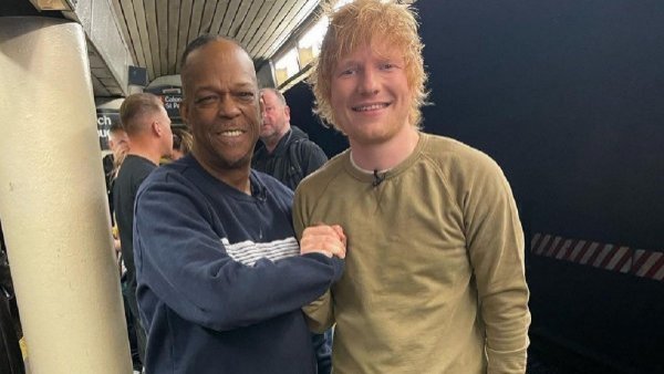 Cantó con él: Ed Sheeran sorprende a cantante del metro
