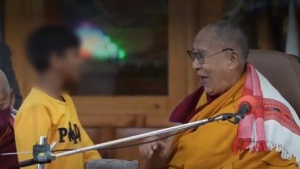 Indignación por impactante video de Dalái Lama: Líderes religiosos y abuso sexual infantil
