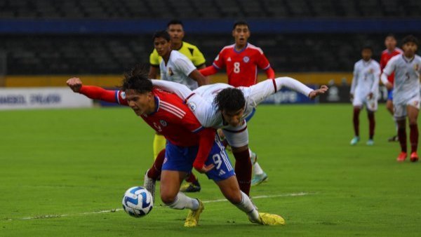 Chile pierde con Venezuela y va por el milagro ante Brasil
