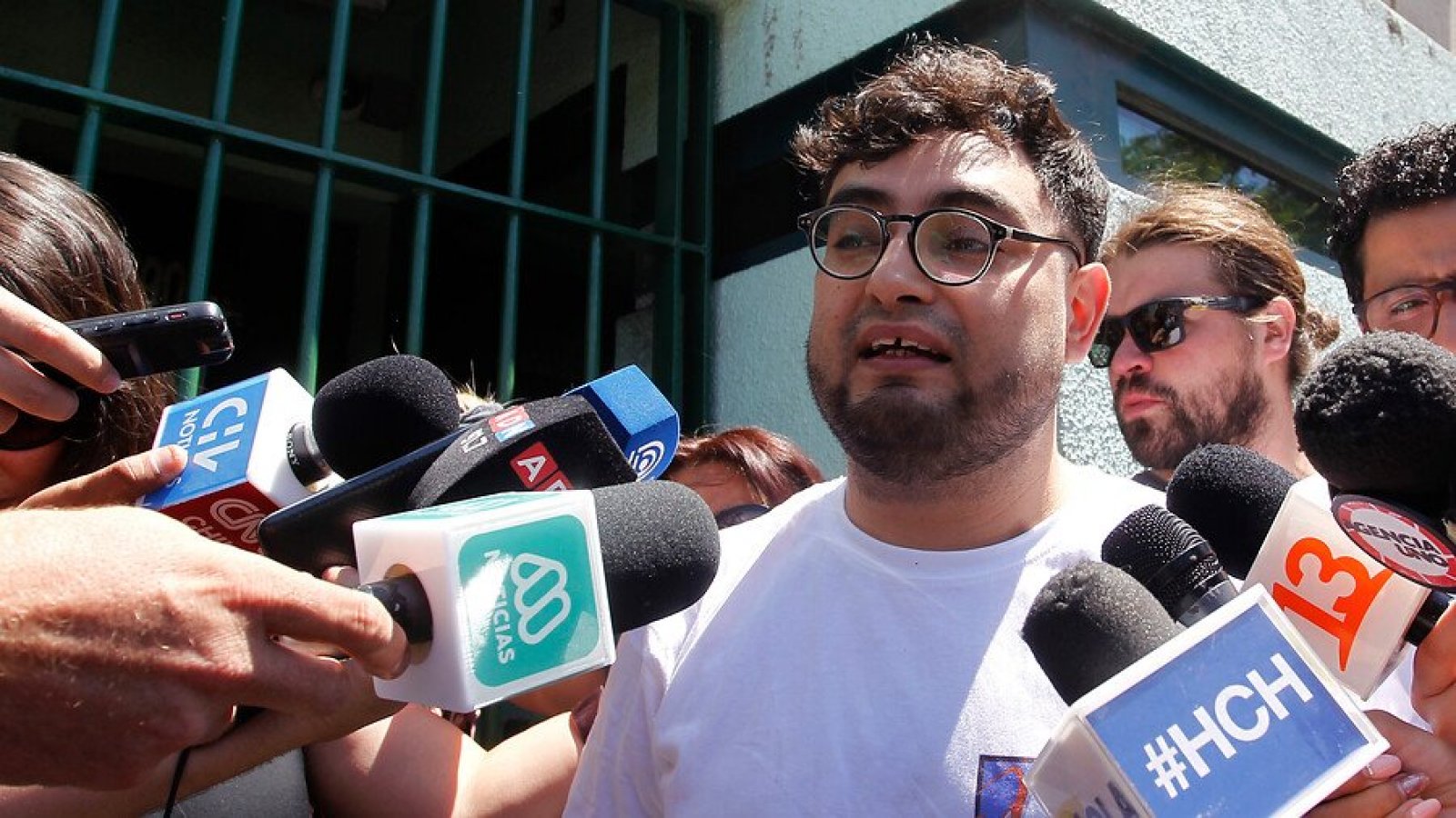 El vandalismo del profesor: ¿Cuánto cuesta borrar el rayado en la iglesia de San Francisco?
