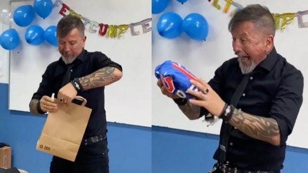 Se hizo viral: profesor de cuarto medio recibe camiseta de la U como regalo de sus estudiantes
