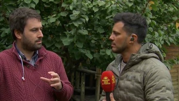 "Fue un golpe doloroso": Padre denuncia "lista negra" en isapre para no atender a su hija con parálisis cerebral