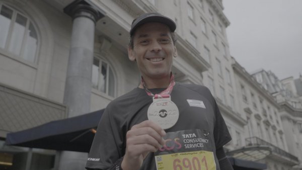 Gustavo Huerta culminó con éxito su participación en el Maratón de Londres 2023

