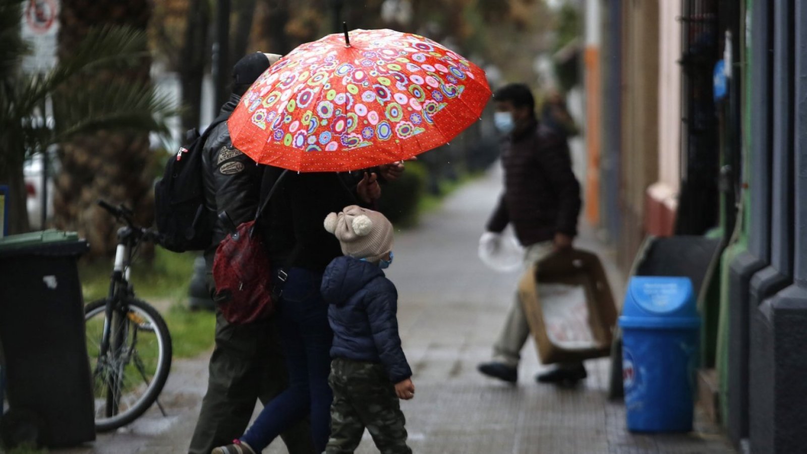 Lluvias a la vista: temporal y precipitaciones "fuertes" llegarán a Santiago

