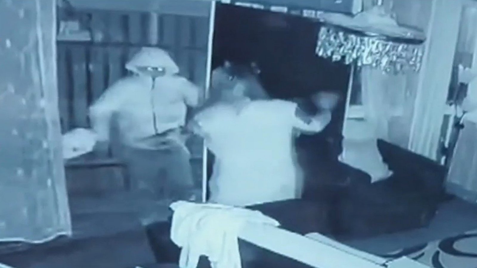 "Si no me defiendo, me matan": Habla mujer que enfrentó a ladrones en violento asalto al interior de su casa en Cartagena
