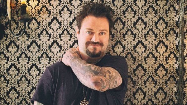 "Bam" Margera es acusado de golpear a su hermano y amenazar de muerte a su familia
