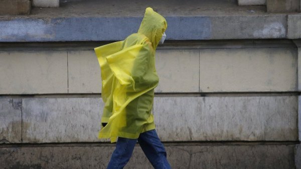 Fuerte viento y lluvias: cuánta agua caerá en cada región el fin de semana
