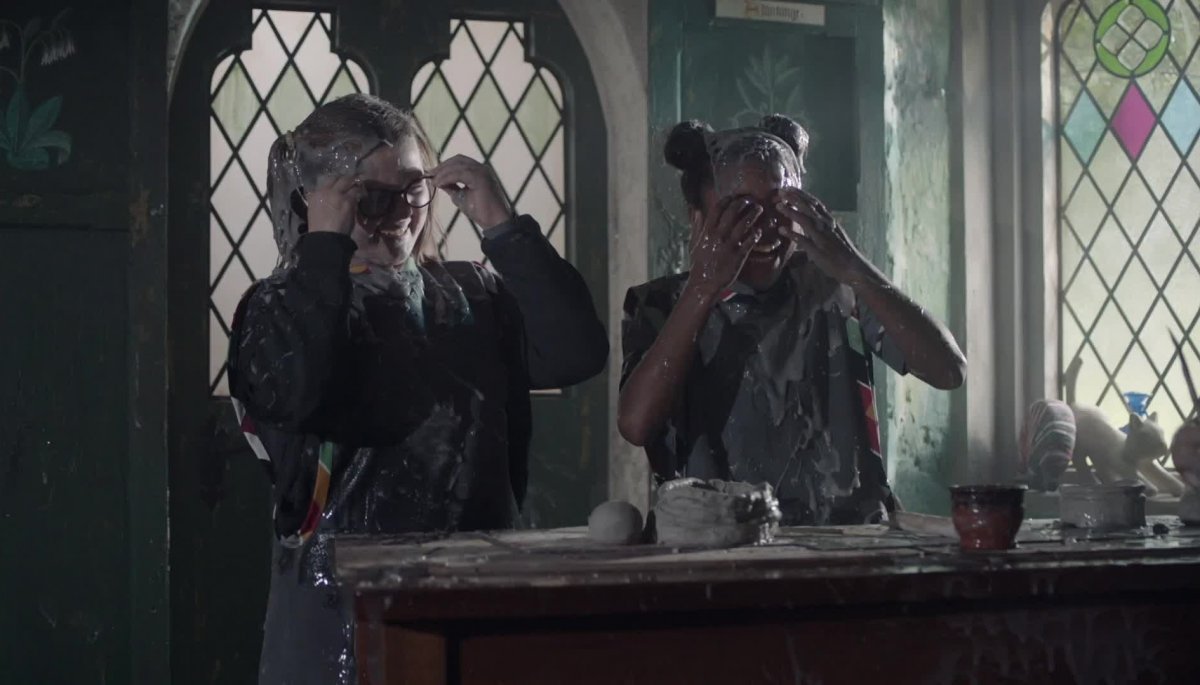 La Peor Bruja Temporada 2 Capítulo 2 "El Barco de los Amigos" TVN