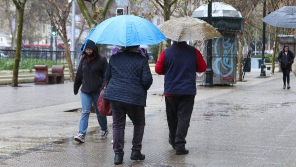 Lluvia en Santiago: ¿a qué hora caerán las primeras gotas?
