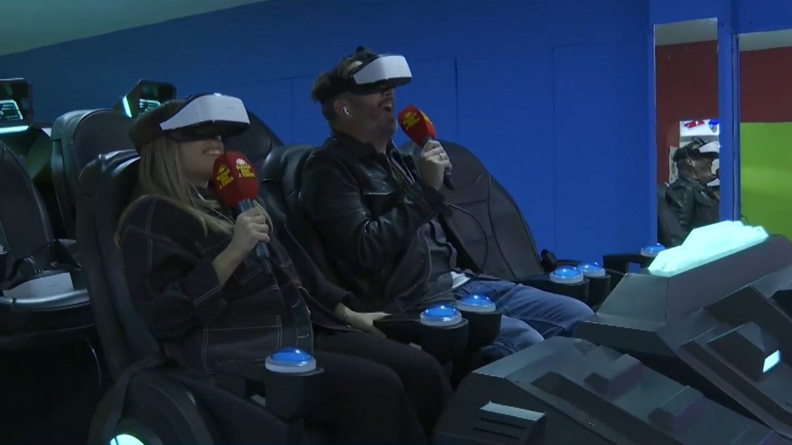 ¡Afírmense! Nos subimos a un simulador de realidad virtual
