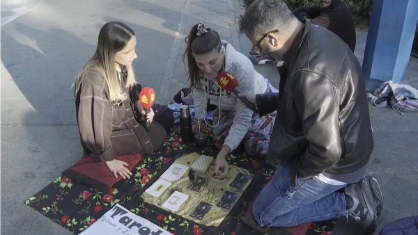¡Impactante! Edu e Ignacia se leyeron el tarot
