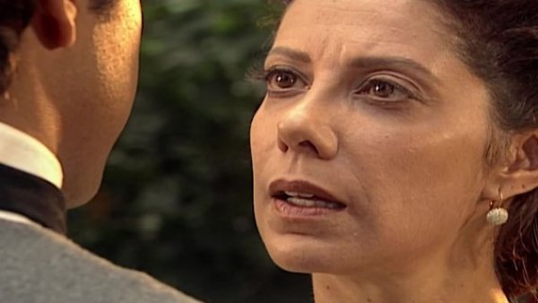 Janette y su chofer Josué se besan
