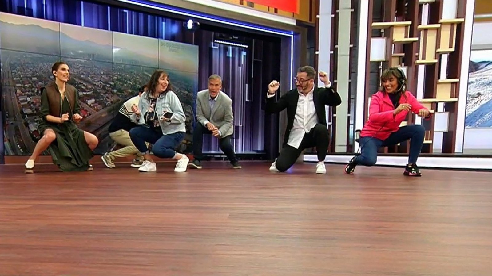 ¡Comenzamos el día con todo el ritmo! Jueves de perreo hasta el suelo
