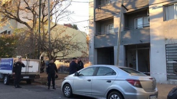 Joven de 22 años muere tras asistir a una fiesta: investigan posible crimen en departamento

