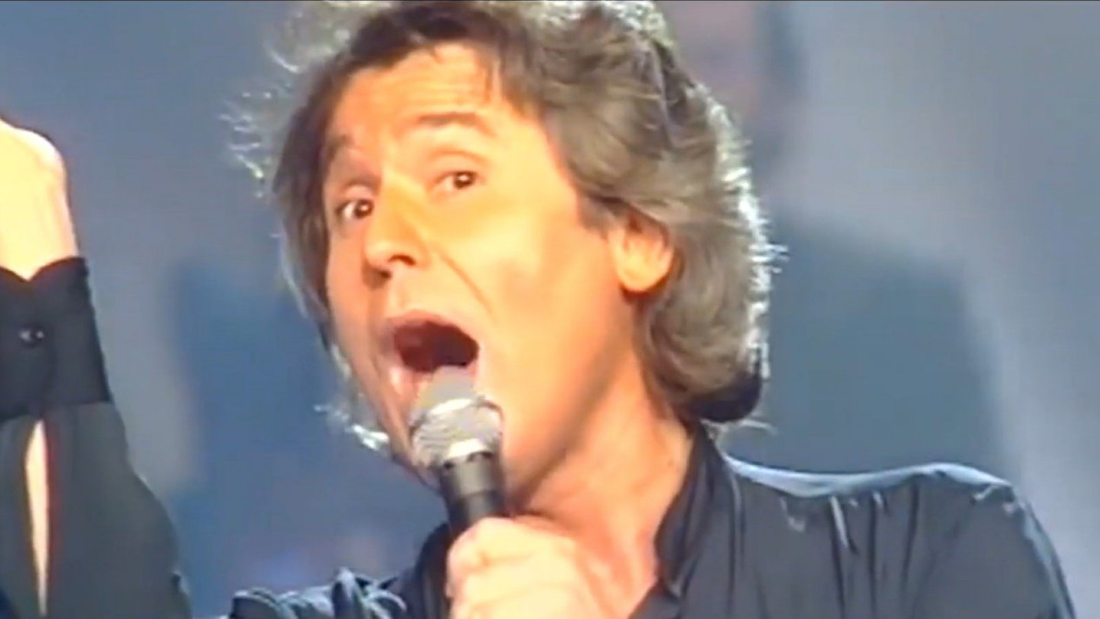 ¡Es-cán-da-lo! Hoy Raphael cumple 80 años, felicidades
