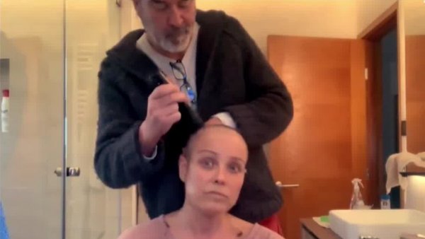 La lucha de Claudia Conserva contra el cáncer: Revisamos un adelanto de "Brava"
