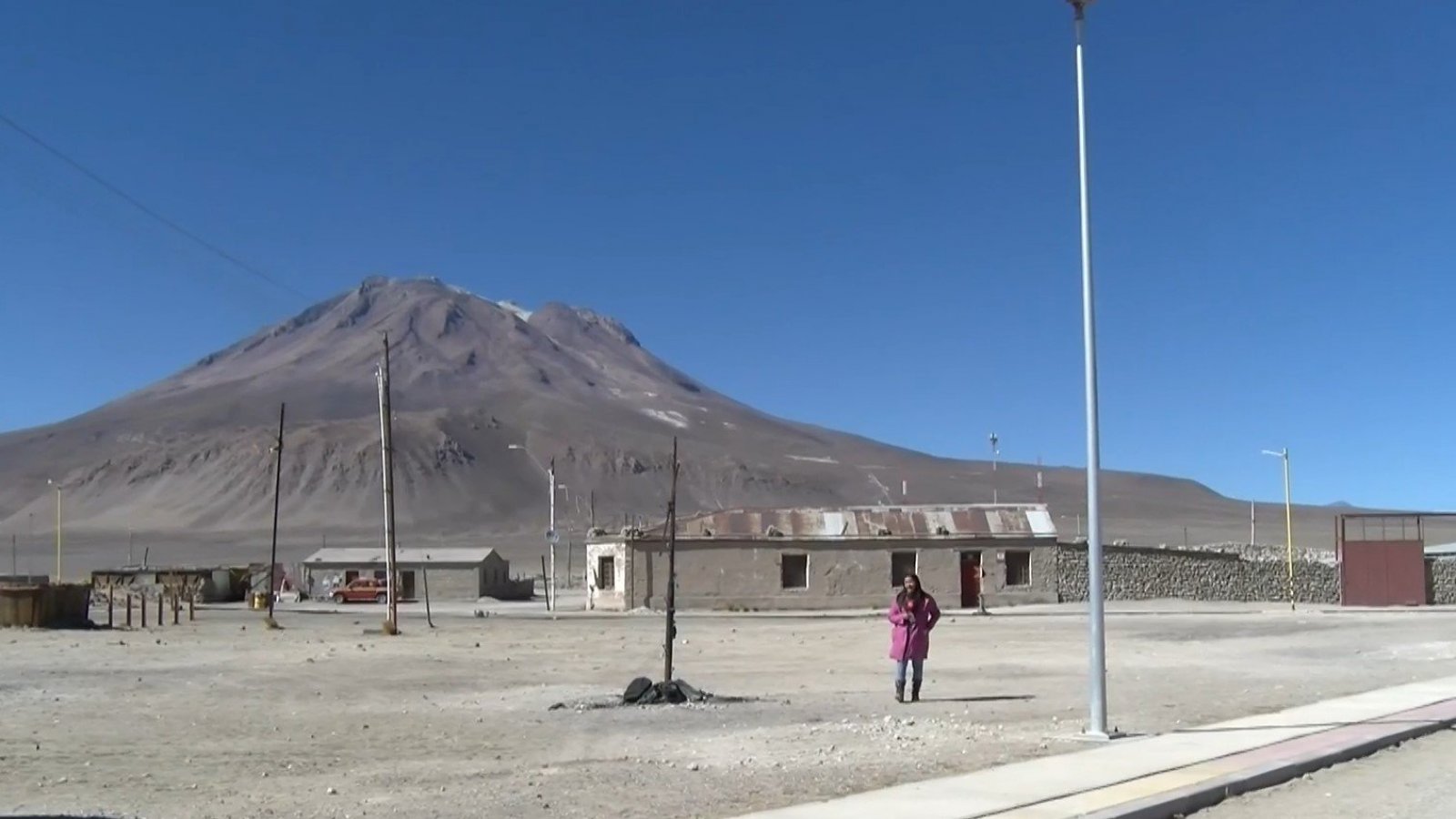 TVN haciendo patria: Así es la votación en Ollague, la comuna con un solo local de sufragio y cuatro mesas
