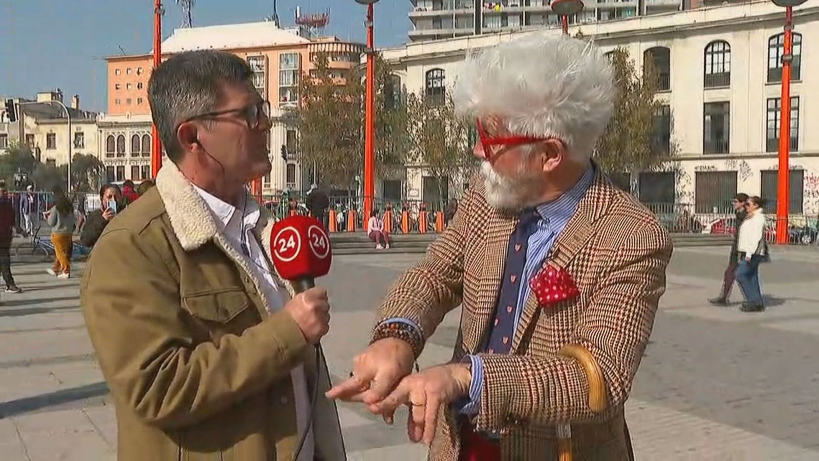 "Atlas de Chile Elige": Federico Sánchez y Marcelo Comparini recorren el local de votación de Estación Mapocho
