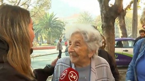 "Con la participación de las mujeres el país va a ganar mucho": La admirable historia electoral de la señora Inés a sus 105 años
